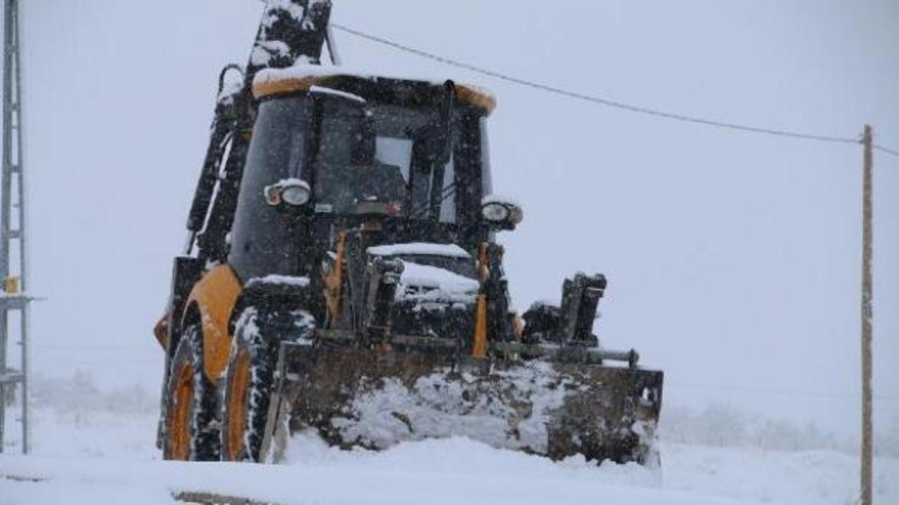 Elazığ'da 105 köy yolu, kardan kapandı