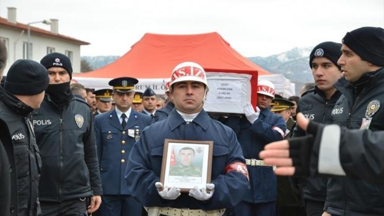 Şehit Piyade Er Ayhan Çam, gözyaşlarıyla son yolculuğuna uğurlandı