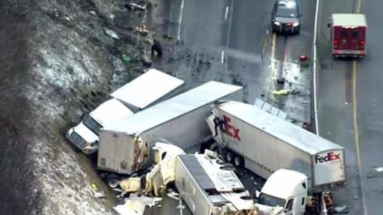 ABD'de &ccedil;ok feci zincirleme kaza: &Ccedil;ok sayıda &ouml;l&uuml; ve yaralı var