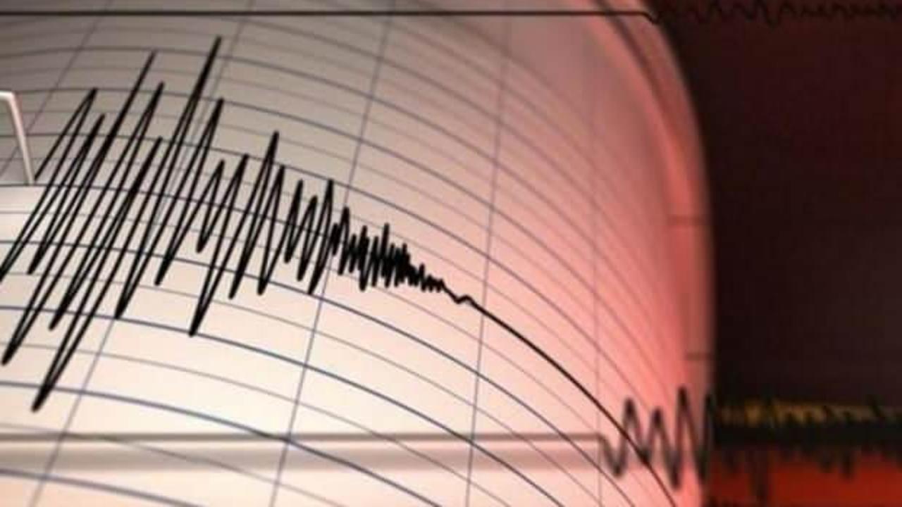 İzmir'de 3 şiddetinde deprem