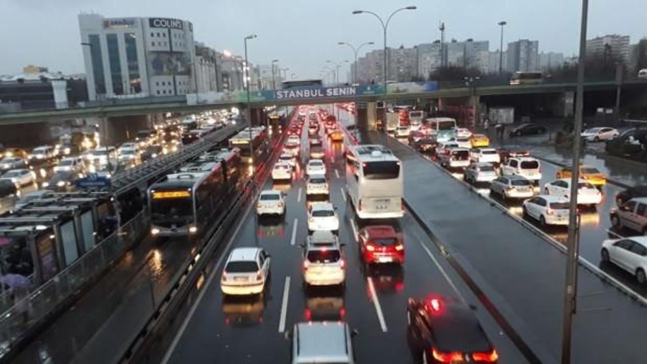 İstanbul trafiğinde sağanak yoğunluğu