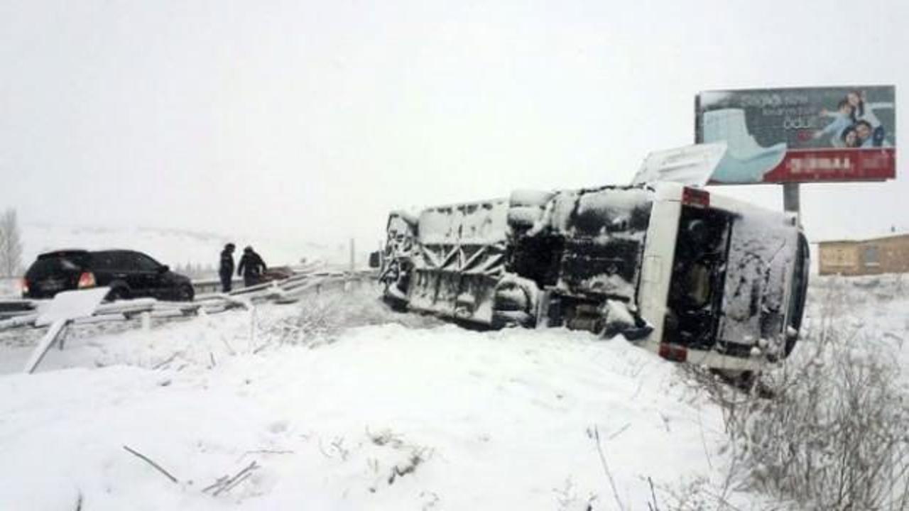 Kütahya'da yolcu otobüsü devrildi: Çok sayıda yaralı var