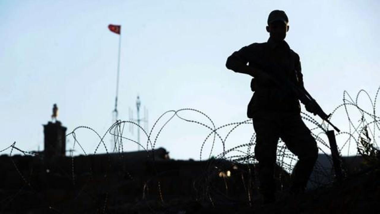 PKK'lı teröristler sınır kapısında teslim oldu