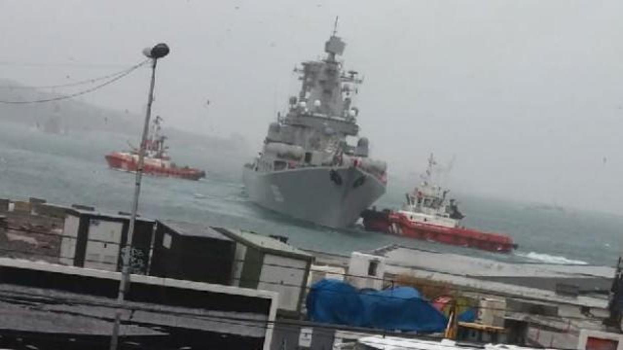 Rus savaş gemisi, İstanbul Boğazı'nda sürüklendi