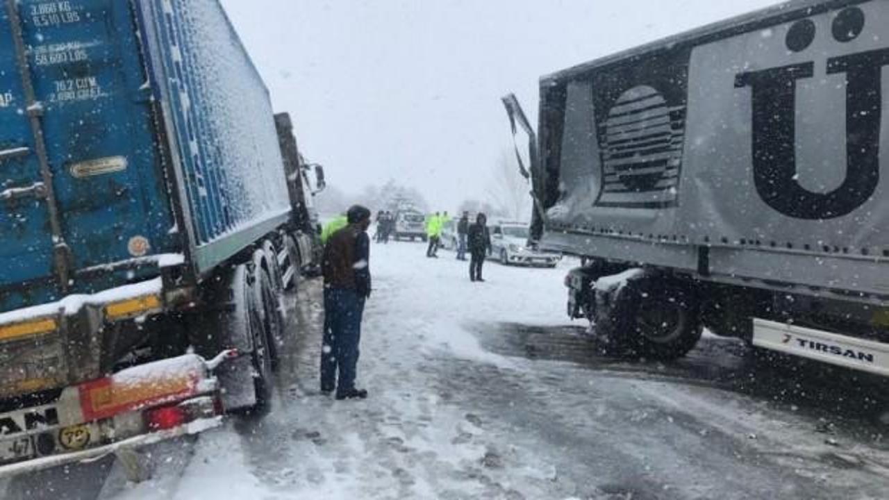 Yoğun kar kazaya neden oldu: Ankara yolu kapandı!