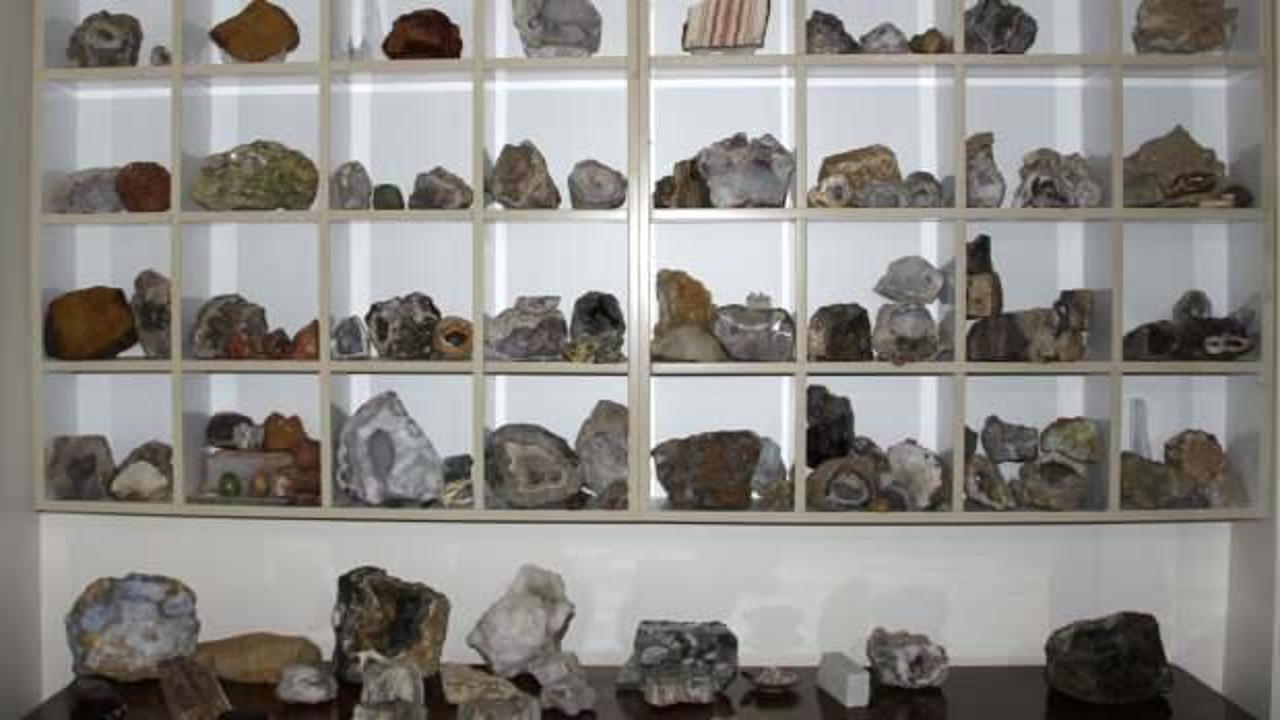 20 yıldır topladığı değerli taşlarla evini adeta müzeye çevirdi