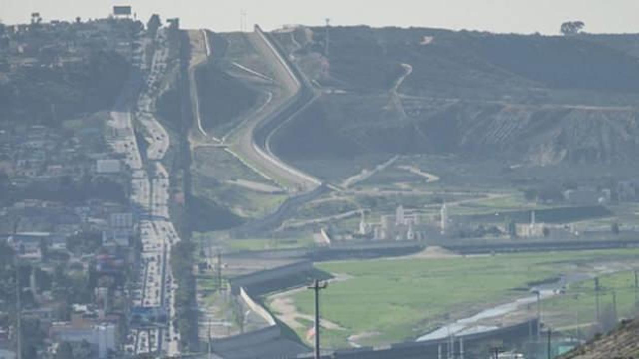 Pentagon, Meksika sınırındaki duvara fon aktarmaya hazır