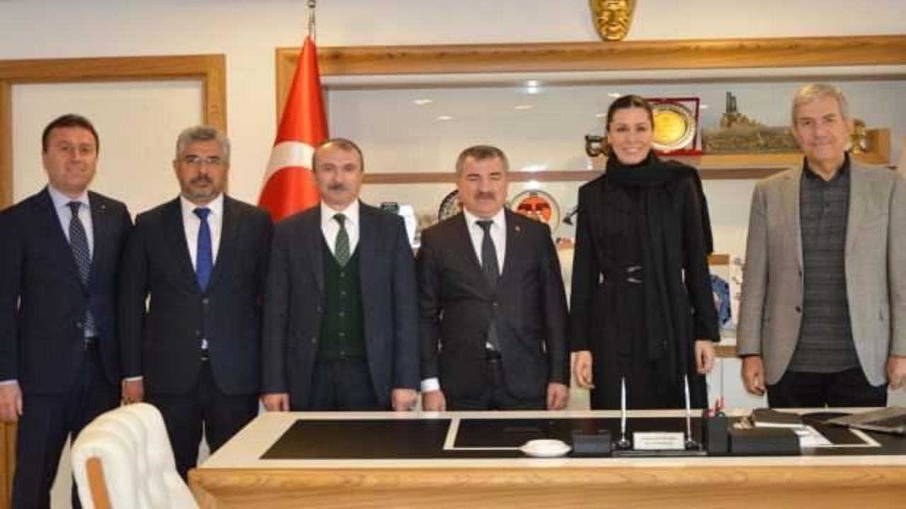 AK Parti Genel Başkan Yardımcısı Karaaslan belediye başkanları ile buluştu