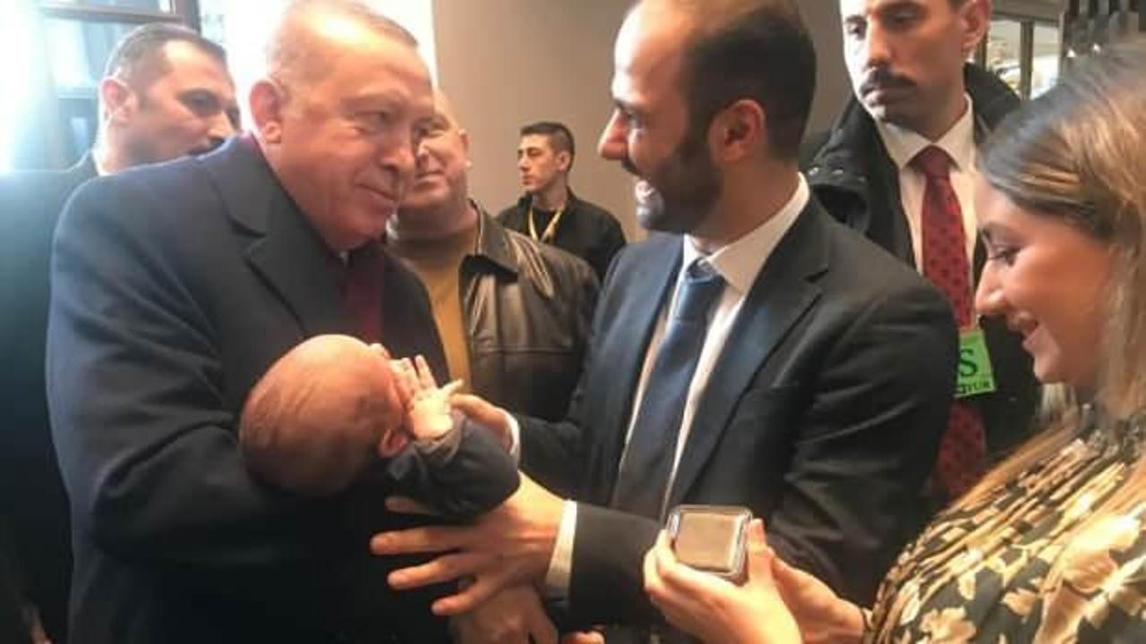 Başkan Erdoğan, Mahir bebeğe altın taktı
