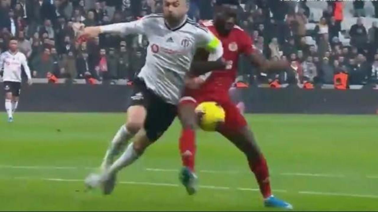 Beşiktaş'ta penaltı isyanı! Dilmen: 'Bence penaltı...'