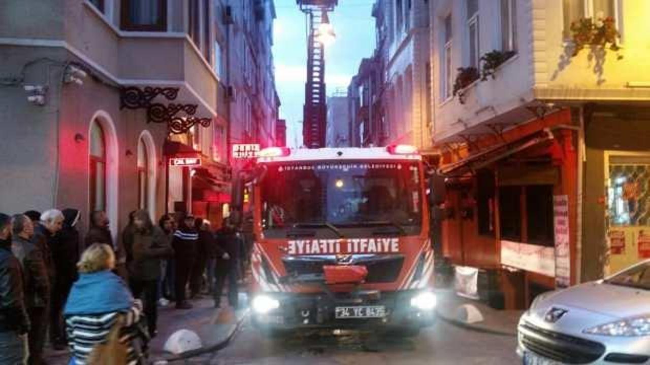 Beyoğlu'nda bir otelde yangın dehşeti!