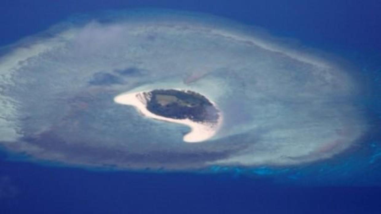 Endonezya'da yükselen deniz 2 adayı yuttu
