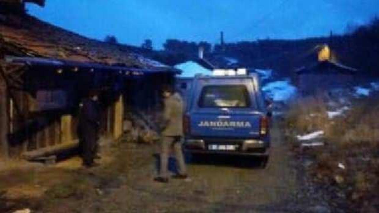 K&ouml;peği vurup 3 evi soydular!