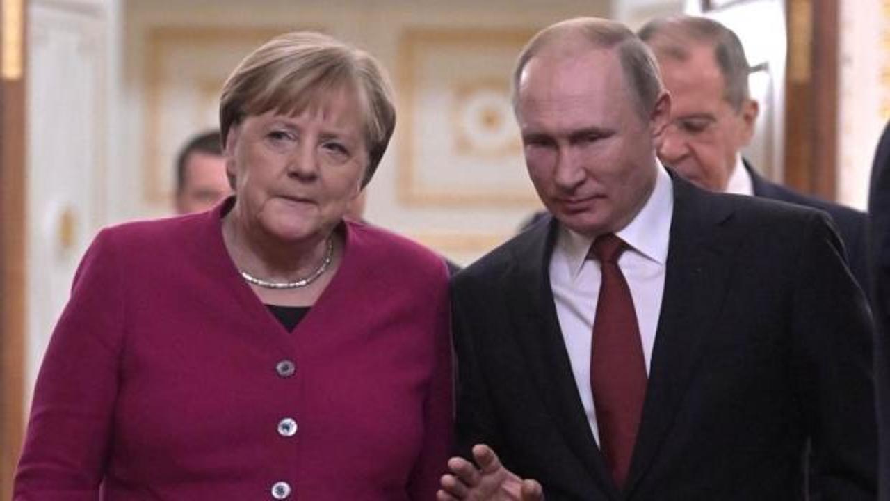 Putin ve Merkel 'Libya'yı görüştü
