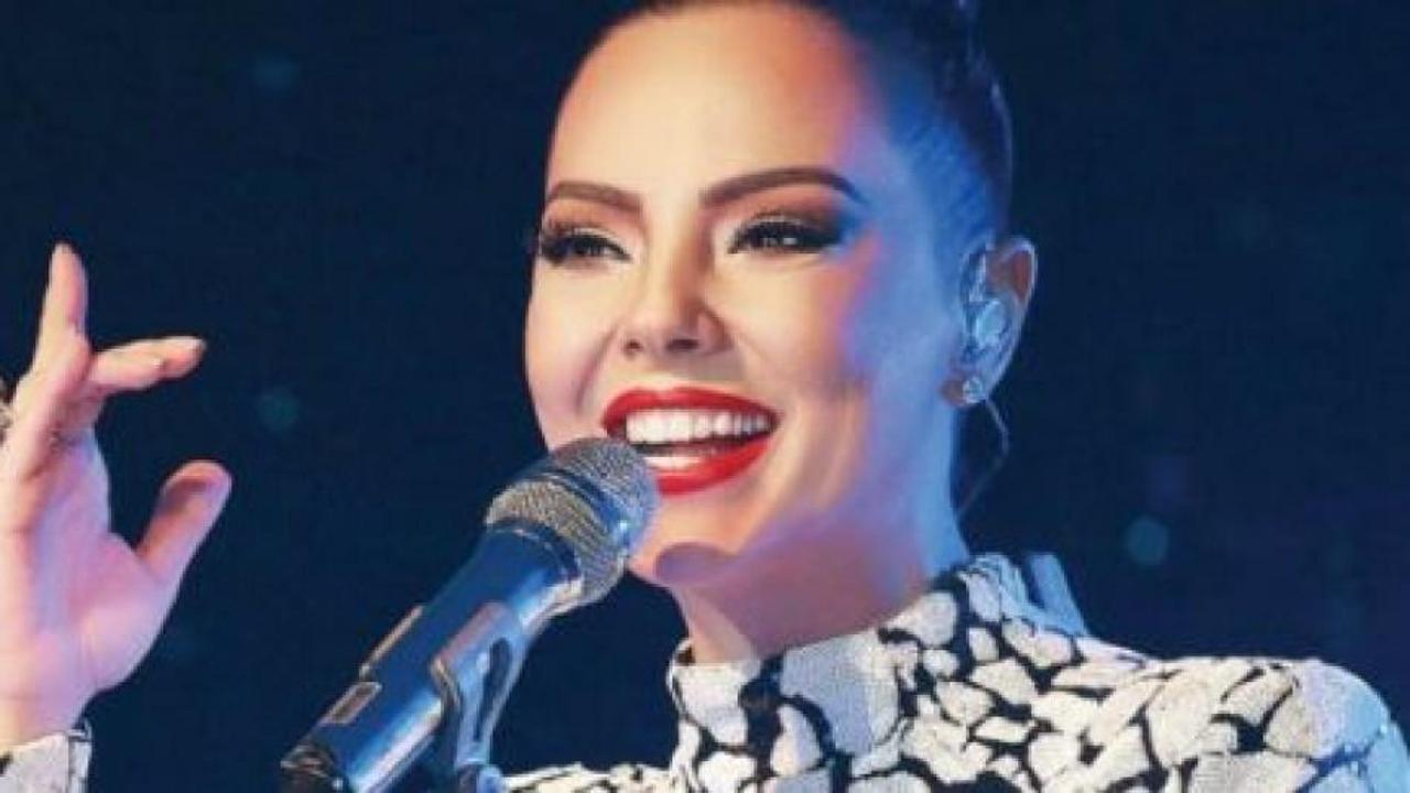 Ebru G&uuml;ndeş'in servet değerindeki konseri dudak u&ccedil;uklattı!