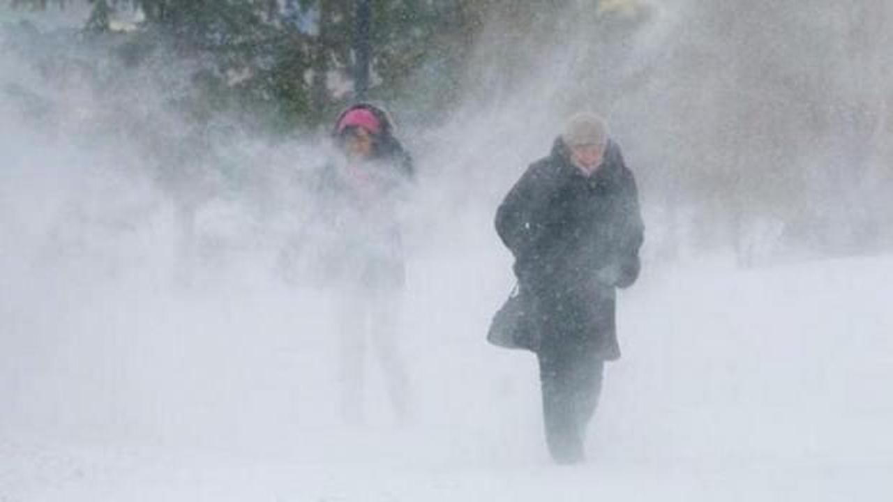 Saniyede 15-20 metreye ulaşıyor! Kar fırtınası Kazakistan'ı fena vurdu