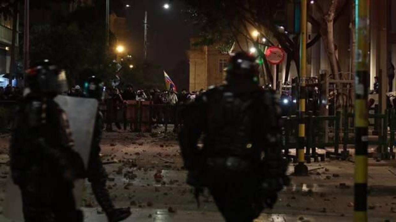 Kolombiya'da göstericilerle polis çatıştı