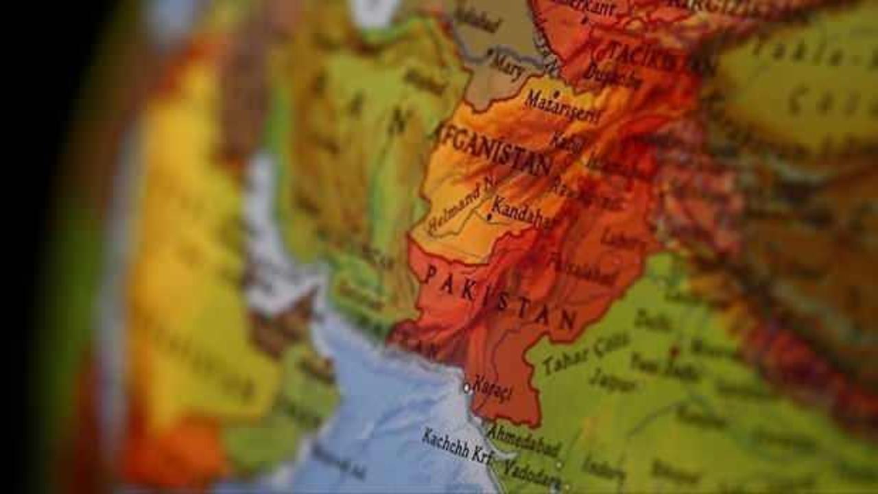 Pakistan'dan Afganistan sınırına saldırı! 200 roket fırlattılar