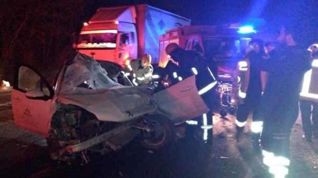 Tıra arkadan &ccedil;arpan gen&ccedil; s&uuml;r&uuml;c&uuml;n&uuml;n feci &ouml;l&uuml;m&uuml;