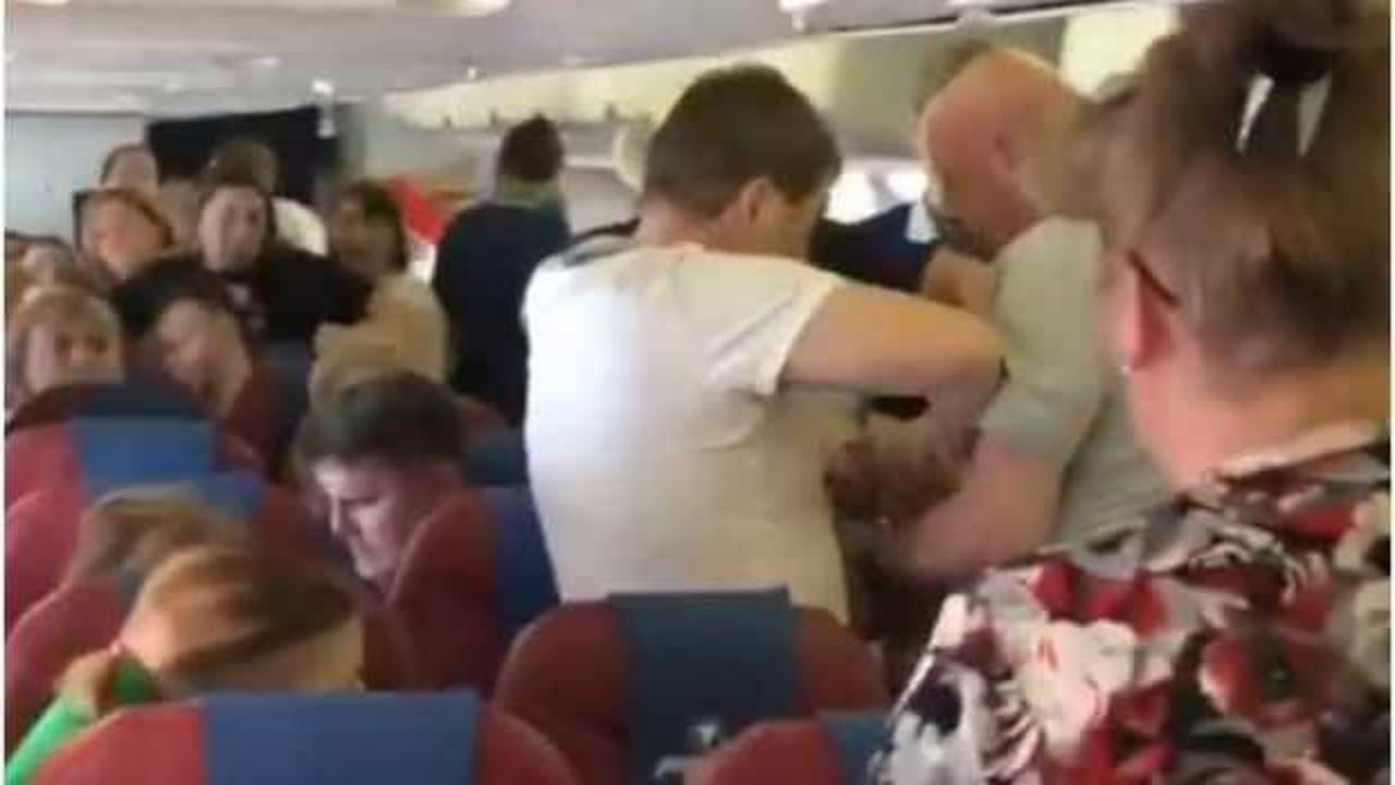 Uçakta olay çıkaran yolcuya 'bantlı' müdahale 