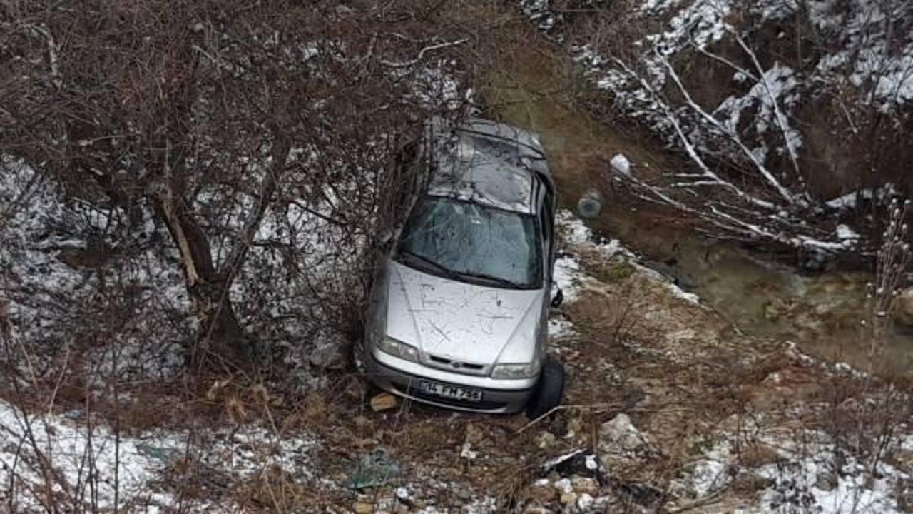Amasya’da otomobil dere yatağına yuvarlandı: 5 yaralı