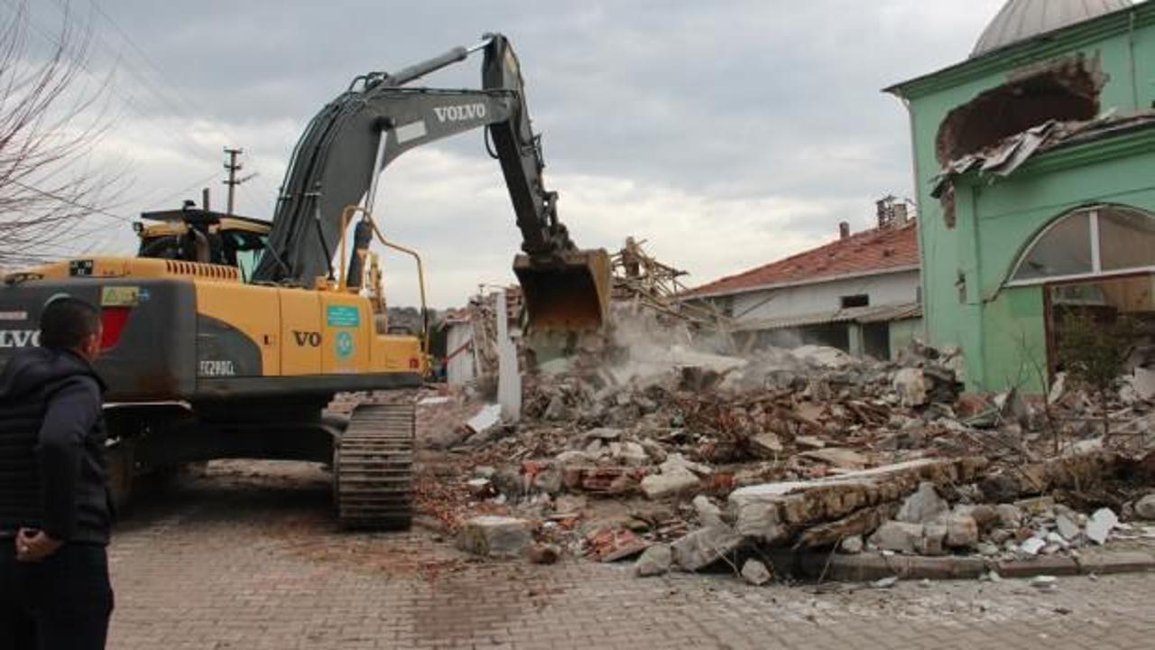 Depremin vurduğu Akhisar ve Kırkağaç'ta yarı yıl tatili uzatıldı