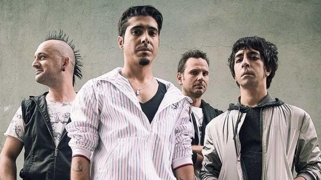 Manga grubu konser gelirini Elazığ'daki depremzedelere bağışladı