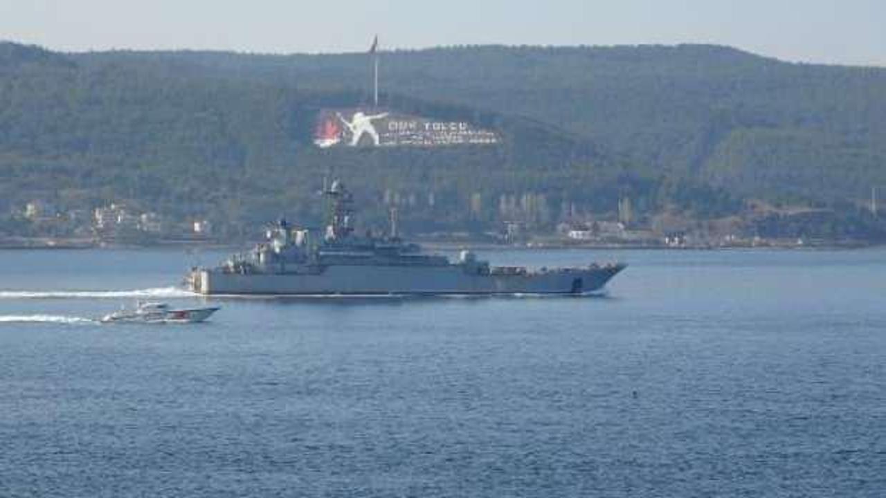 Rus savaş gemisi 'Azov', Çanakkale Boğazı'ndan geçti