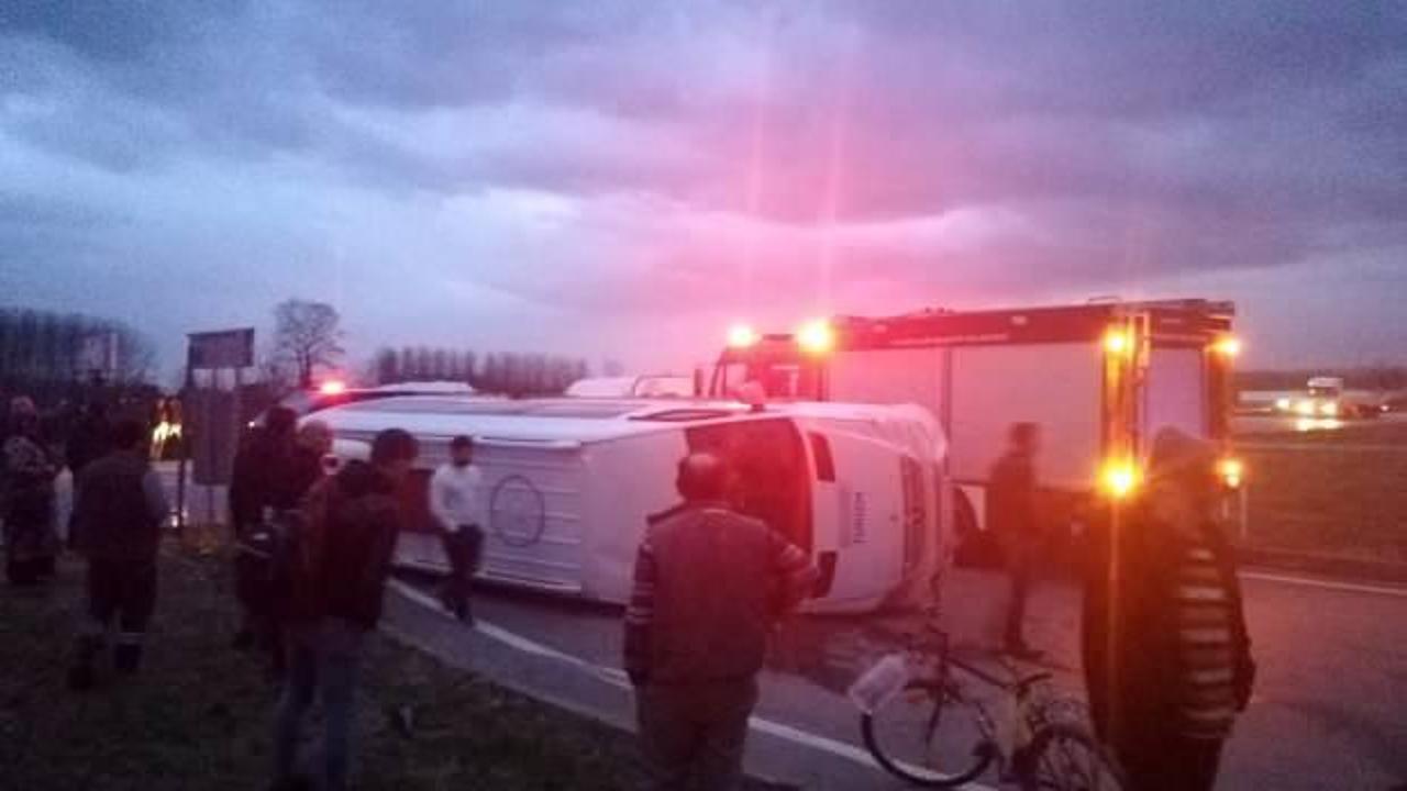 Sakarya’da servis minibüsleri çarpıştı: 2 yaralı