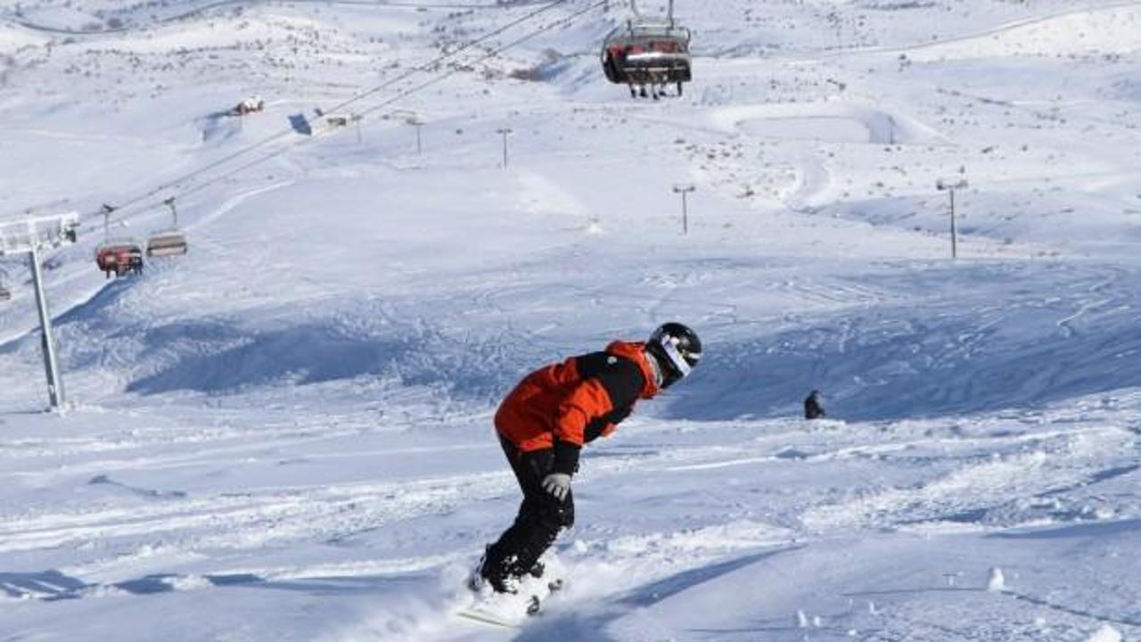 Snowboard tutkunları Sivas'a akın etti