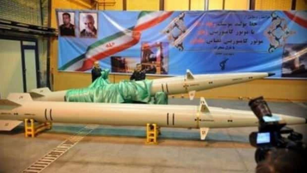 İran yeni balistik füzelerini dünyaya tanıttı