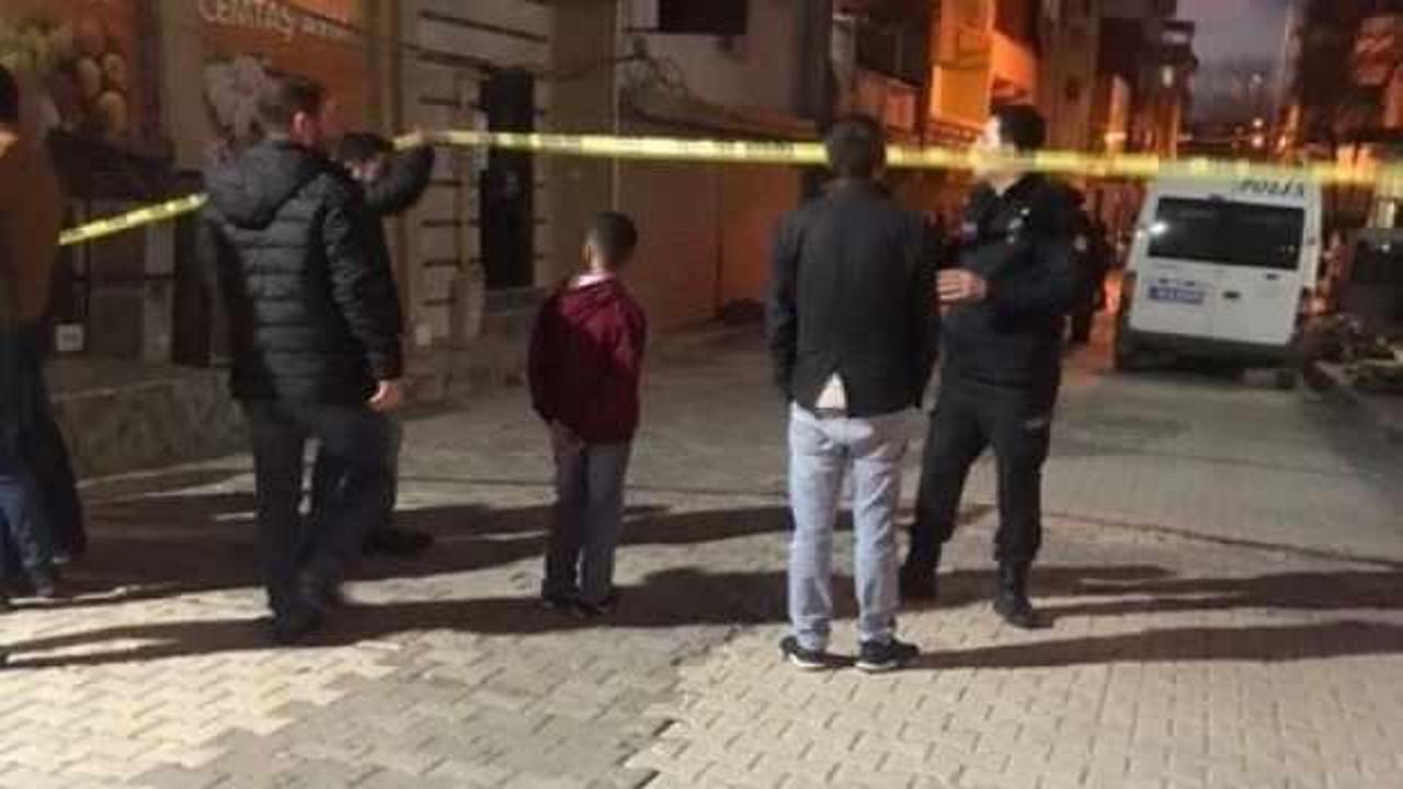 İzmir'de vahşet: Hamile kadın ve oğlu evinde &ouml;l&uuml; halde bulundu
