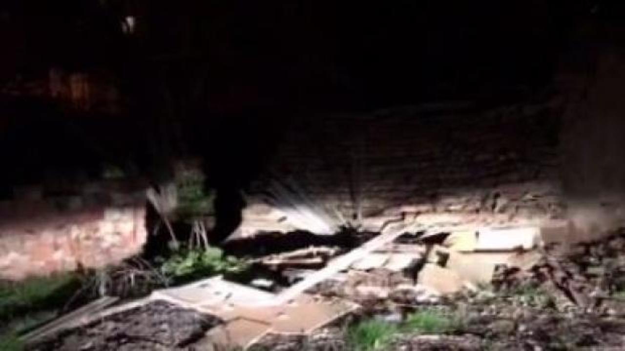 Manisa'da 4.8'lik deprem sonrası metruk bir bina çöktü