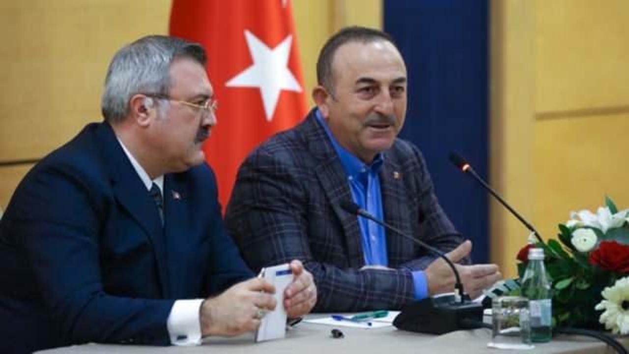 Bakan Çavuşoğlu, Arnavutluk'ta Türk vatandaşlarıyla görüştü