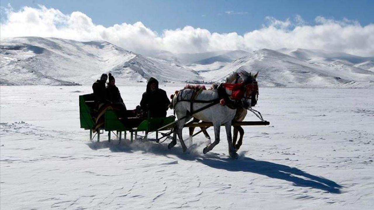 &Ccedil;ıldır G&ouml;l&uuml;'nde hafta sonu yoğunluğu