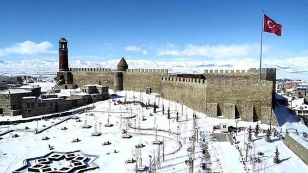 Erzurum'un tarihi mekanları kışın bir başka güzel