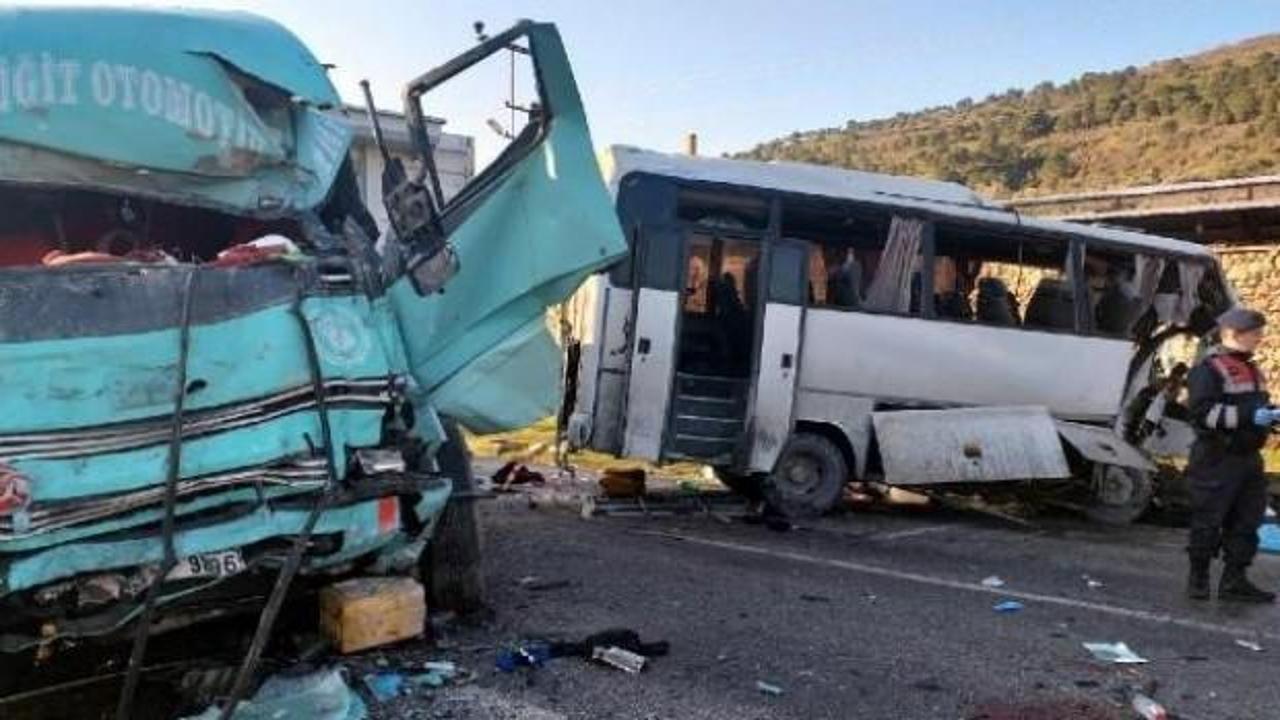 İzmir'de feci kaza: Ölüler ve yaralılar var!