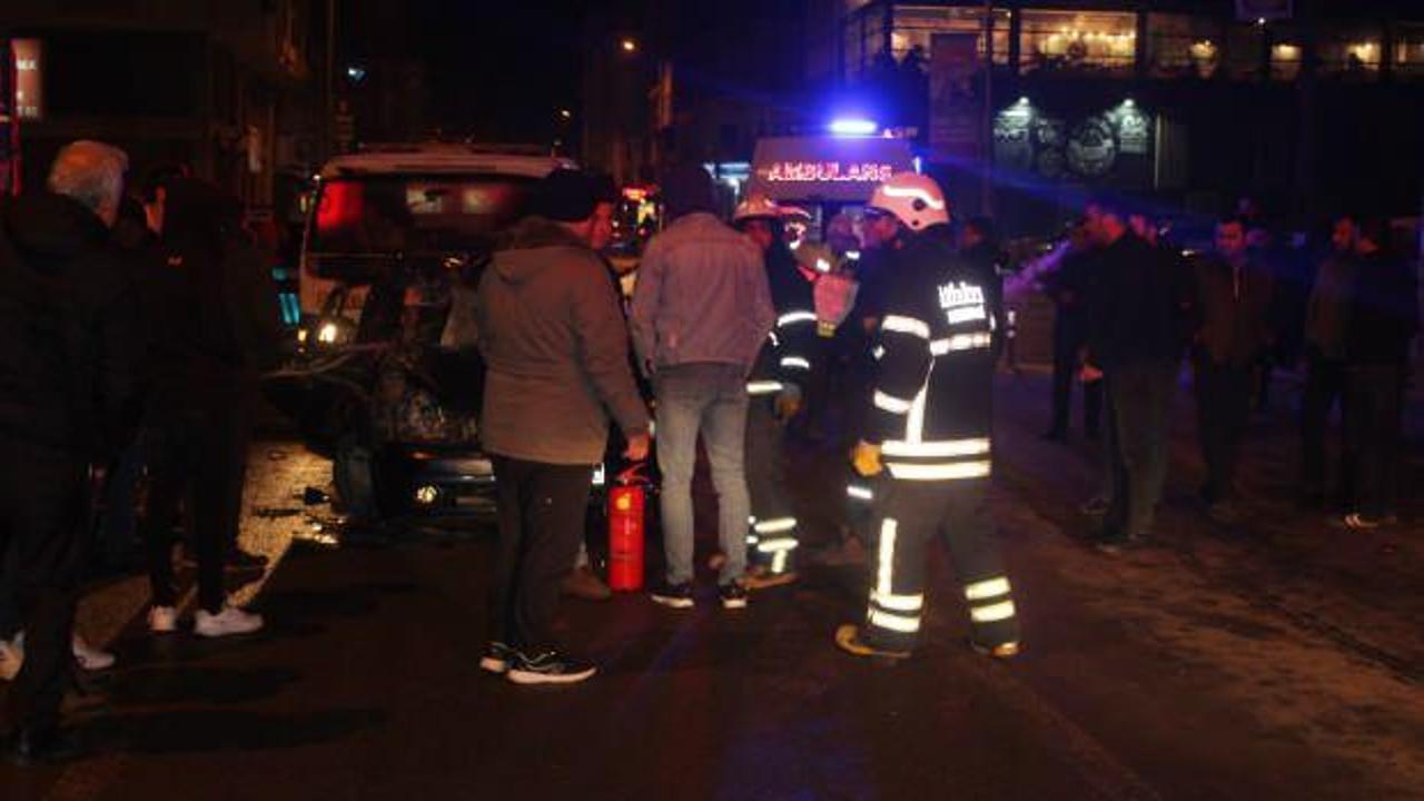 Tekirdağ'da otomobil duran araçlara çarptı: 4 Yaralı