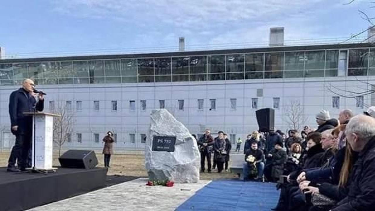 İran'daki uçak kazasında ölenler için Ukrayna'da anıt yapıldı