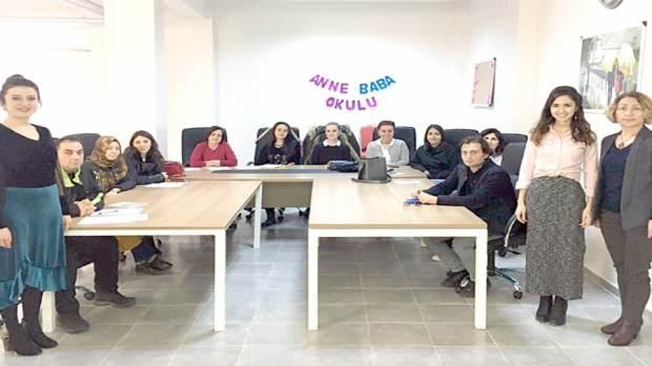 Bu okulun &ouml;ğrencileri anne ve babalar