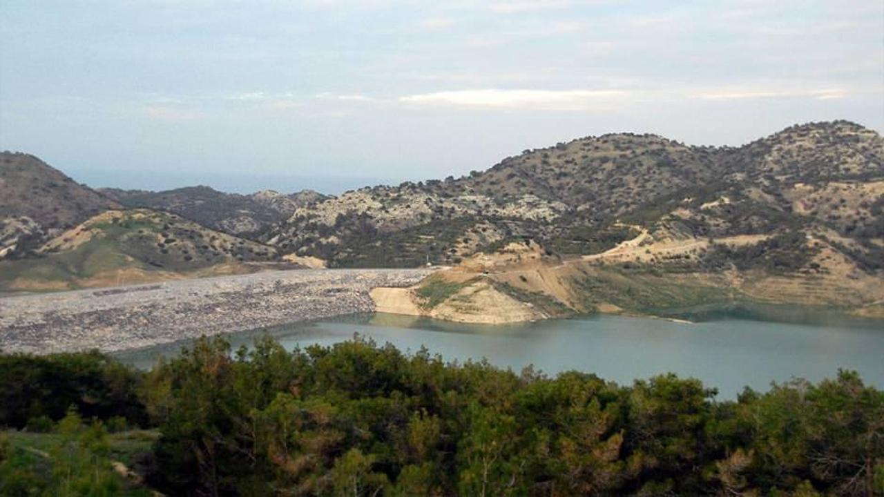 Kıbrıs'ta yer alan ve Türkiye'den su götürülen Geçitköy Göleti manzarası 