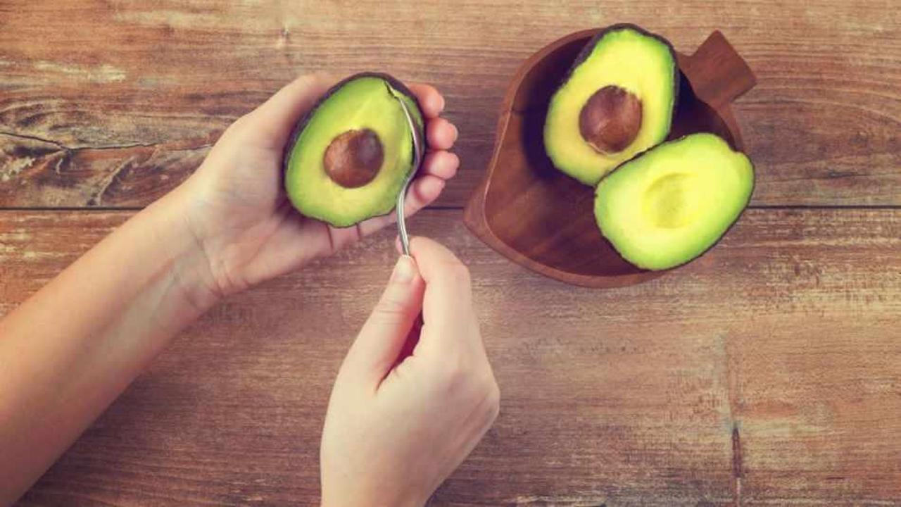 Avokado nasıl soyulur? Avokadonun çabuk yumuşaması için ne yapılır?