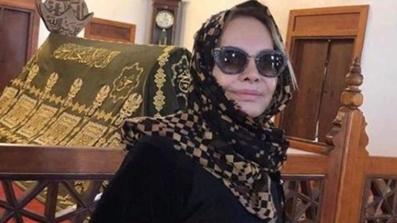 Emel Sayın'dan konser &ouml;ncesinde t&uuml;rbeleri ziyaret!