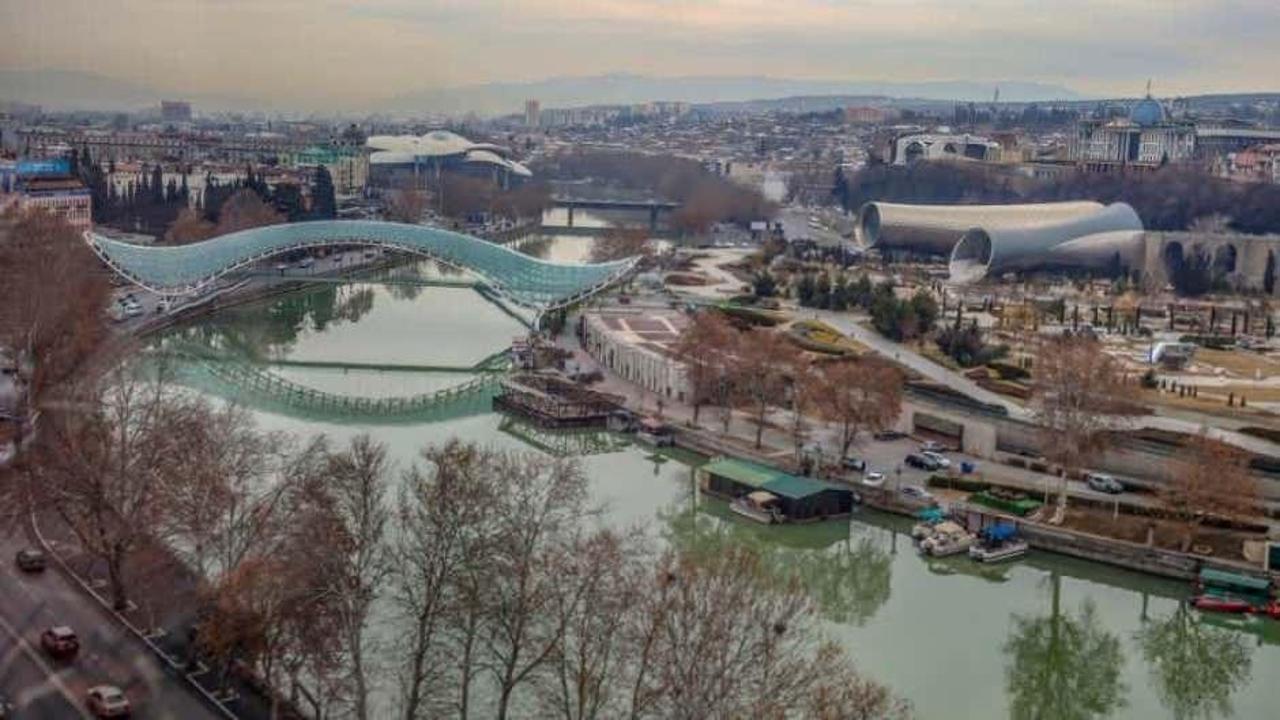 Gürcistan'ın başkenti Tiflis'ten muhteşem şehir manzaraları