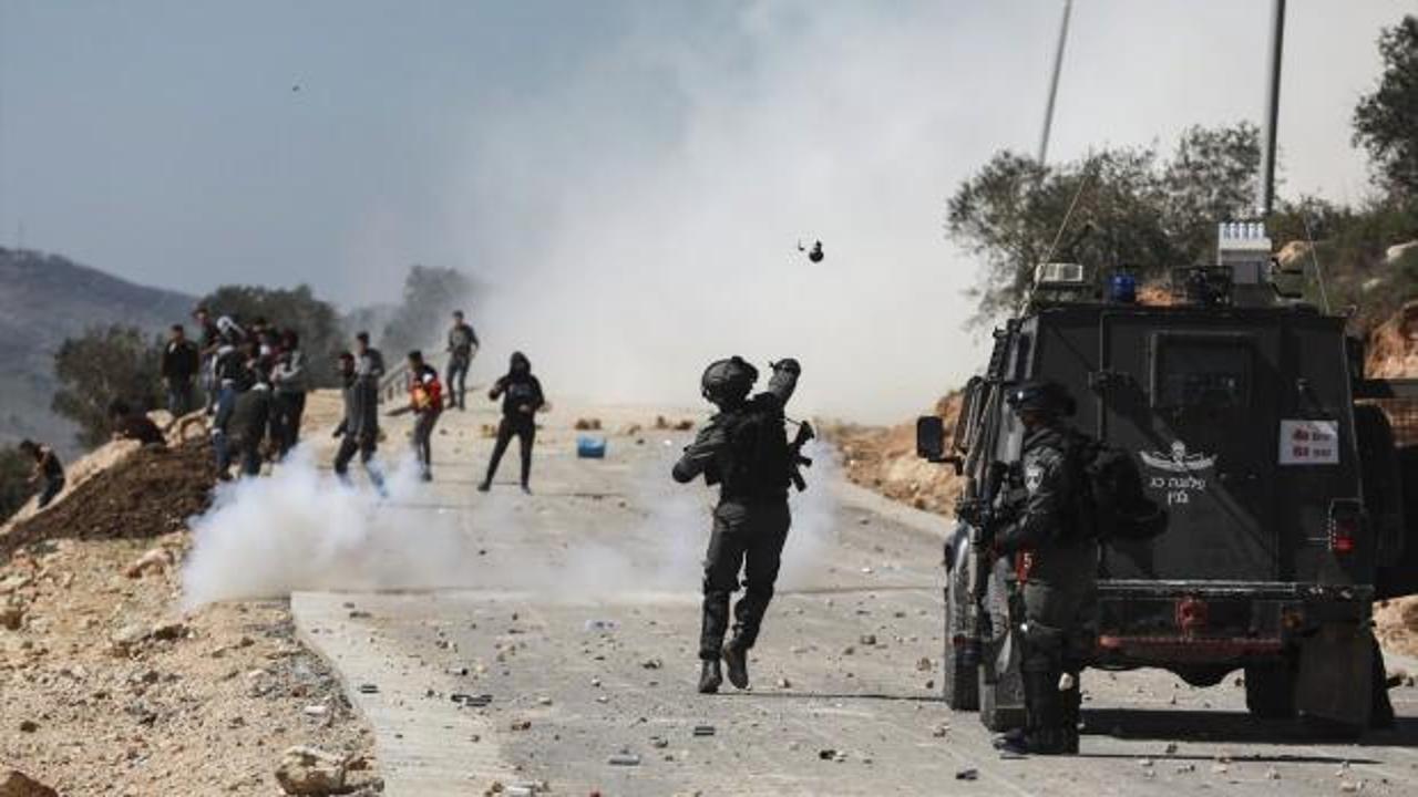 Katil İsrail askerleri Batı Şeria'da 64 Filistinliyi yaraladı