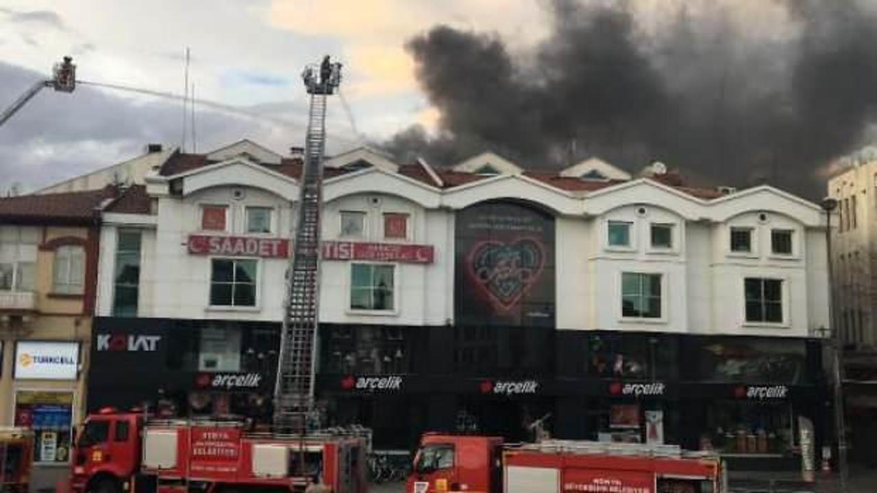 Konya'da Saadet Partisi ilçe teşkilatının bulunduğu binada yangın