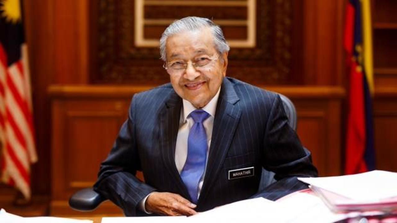 Malezya'da Başbakan Mahathir Muhammed istifa etti
