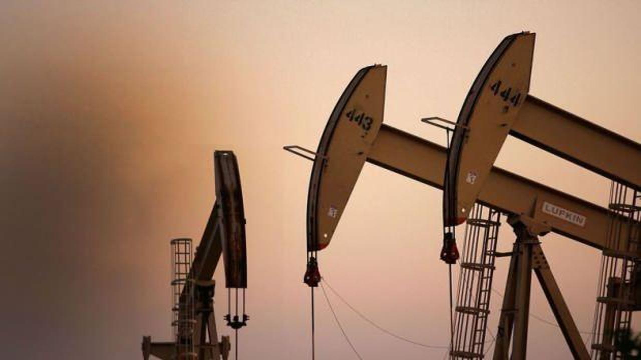 Brent petrolün varili 52,08 dolar
