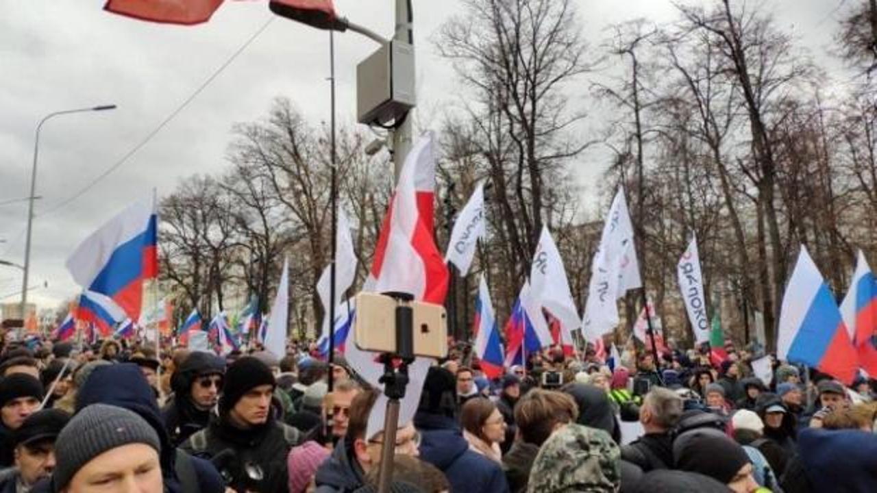 Rusya ayaklandı! Binlerce kişi 'Putin istifa' sesleriyle sokakları inletiyor