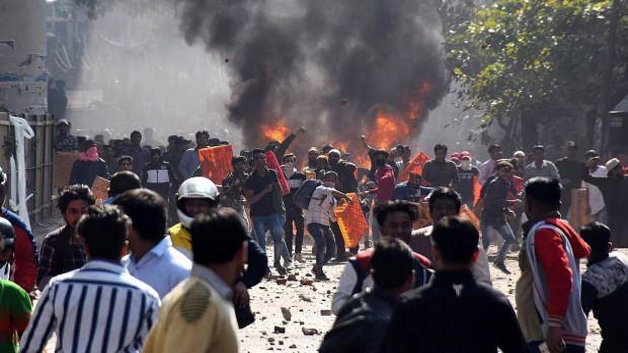 Yeni Delhi'de protestolar Müslüman katliamına dönüştü! 50 sivil hayatını kaybetti